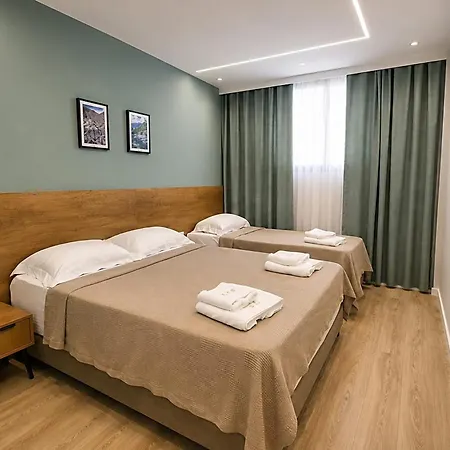 E & E * Tirana