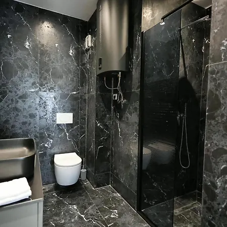 E & E Tirana