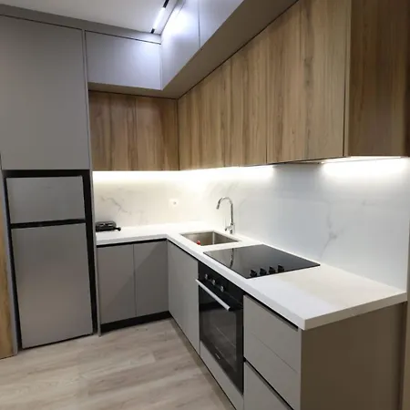 E & E Apartment