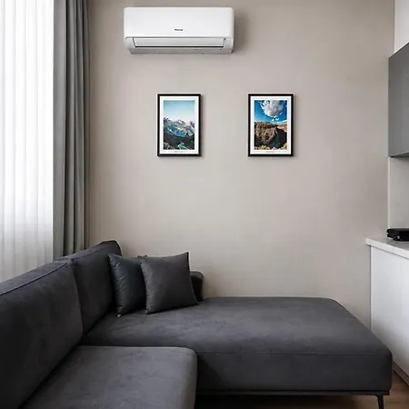 E & E Apartment